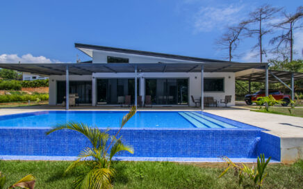 CASA VIDA – 3 Bedroom Modern, peaceful, close to beach!