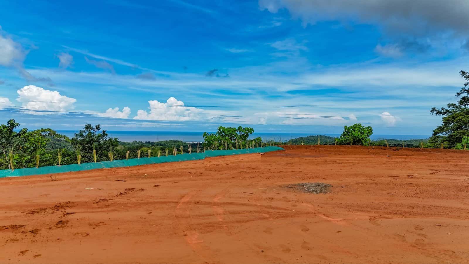 Large land plot with ocean and sunset views in Dominical, Costa Rica.