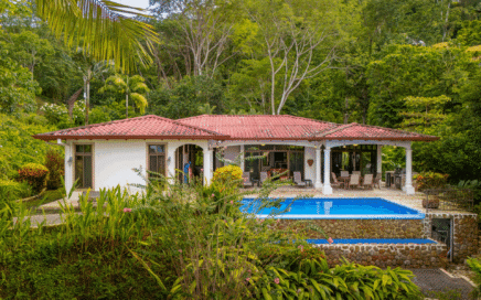 0.85 ACRES – 4 Bedroom Lush Home With Ocean View & Great Privacy!!!