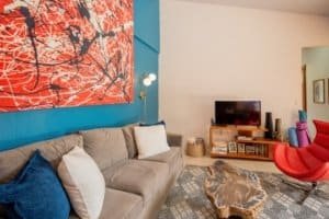 Modern living room in Uvita with colorful wall art and cozy furniture.