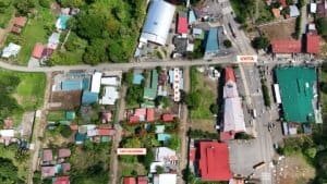 Aerial view of Dominical real estate with land parcels and homes.