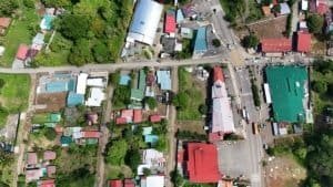 Aerial view of Dominical land parcels and residential homes in Costa Rica.
