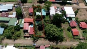 Aerial view of land with a house and surrounding trees in Dominical, Costa Rica.