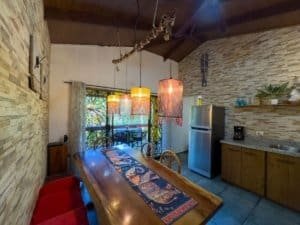 Cozy kitchen and dining area in a Costa Rican condo with modern amenities.