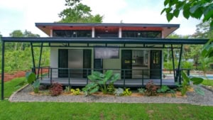 Contemporary house in Dominical, Costa Rica with lush garden and outdoor space.