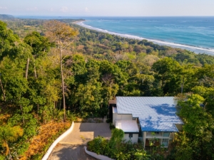 Luxury tropical home with ocean view, pool, gym, and office near Dominical.
