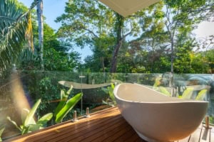 Modern outdoor bathtub with lush tropical forest view in Costa Rica.