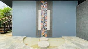 Contemporary wall with colorful waterfall mosaic in Dominical real estate property.