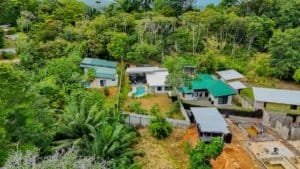 Aerial view of resort-style homes near Dominical and Marino Ballena Park.