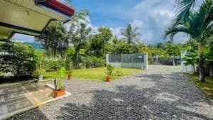 Beautiful garden and driveway of a Costa Rican home with lush greenery.
