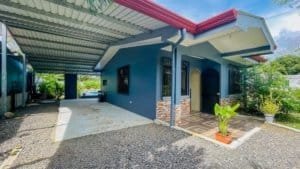 Blue Costa Rican house with covered parking and garden in Dominical.