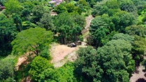 Build-ready 1.8-acre land with easy access and mountain views in Dominical.