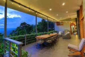 Spacious balcony with mountain view and cozy seating in Dominical.