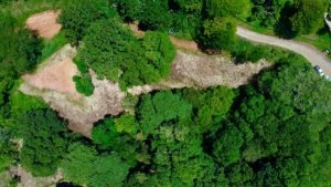 Build-ready 1.8-acre land in Dominical with mountain views and easy access.