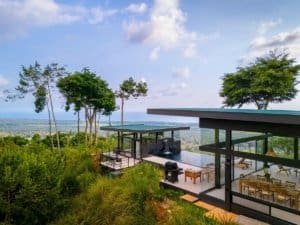Modern home with panoramic ocean views, infinity pool, and lush greenery in Dominical.