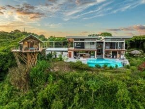 Modern estate with infinity pool, hot tub, and treehouse in Dominical.