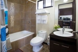 Contemporary bathroom with bathtub, dual sinks, and towels in Costa Rica.