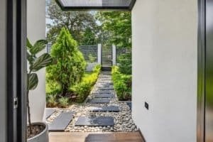 Stylish garden pathway with stones and lush greenery in Dominical.