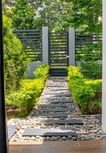 Stylish garden pathway with stones and lush greenery in Dominical.