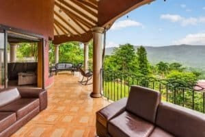 Balcony with seating and panoramic mountain scenery in Dominical.
